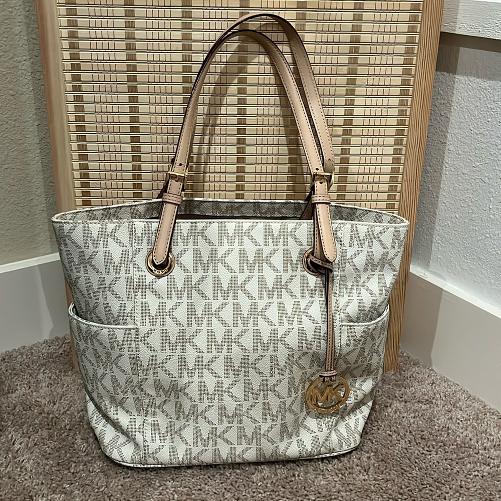 Sale! Michael Kors large jet set monogram tote